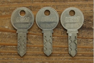 中古　美品　スイス　USMハラー(USM Haller)　モジュール構造のオープンサイドボード　定価約38万4千円　(R-085169)