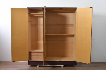 中古　美品　最高級品　名工　清光光雲作　宝石象嵌工芸品　煌びやかな花鳥図(桜・松・椿・楪・雉・雀)が目を引く贅を尽くした美術品級のワードローブ　定価約600万円相当　(R-085175)