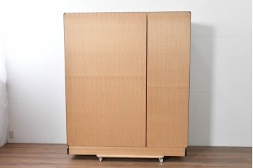 中古　美品　最高級品　名工　清光光雲作　宝石象嵌工芸品　煌びやかな花鳥図(桜・松・椿・楪・雉・雀)が目を引く贅を尽くした美術品級のワードローブ　定価約600万円相当　(R-085175)