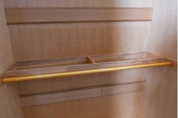 中古　美品　最高級品　名工　清光光雲作　宝石象嵌工芸品　煌びやかな花鳥図(桜・松・椿・楪・雉・雀)が目を引く贅を尽くした美術品級のワードローブ　定価約600万円相当　(R-085175)