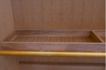 中古　美品　最高級品　名工　清光光雲作　宝石象嵌工芸品　煌びやかな花鳥図(桜・松・椿・楪・雉・雀)が目を引く贅を尽くした美術品級のワードローブ　定価約600万円相当　(R-085175)