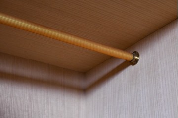 中古　美品　最高級品　名工　清光光雲作　宝石象嵌工芸品　煌びやかな花鳥図(桜・松・椿・楪・雉・雀)が目を引く贅を尽くした美術品級のワードローブ　定価約600万円相当　(R-085175)