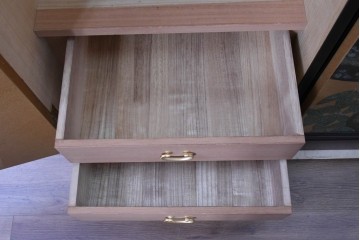 中古　美品　最高級品　名工　清光光雲作　宝石象嵌工芸品　煌びやかな花鳥図(桜・松・椿・楪・雉・雀)が目を引く贅を尽くした美術品級のワードローブ　定価約600万円相当　(R-085175)