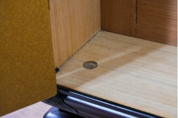 中古　美品　最高級品　名工　清光光雲作　宝石象嵌工芸品　煌びやかな花鳥図(桜・松・椿・楪・雉・雀)が目を引く贅を尽くした美術品級のワードローブ　定価約600万円相当　(R-085175)