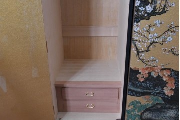 中古　美品　最高級品　名工　清光光雲作　宝石象嵌工芸品　煌びやかな花鳥図(桜・松・椿・楪・雉・雀)が目を引く贅を尽くした美術品級のワードローブ　定価約600万円相当　(R-085175)