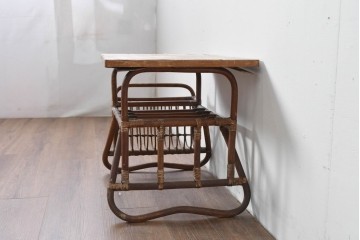 和製ヴィンテージ　籐(ラタン)　マガジンラック付き!自然素材ならではのあたたかみを感じるサイドテーブル　(R-085176)