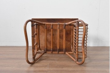 和製ヴィンテージ　籐(ラタン)　マガジンラック付き!自然素材ならではのあたたかみを感じるサイドテーブル　(R-085176)