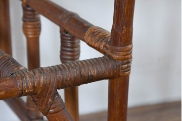 和製ヴィンテージ　籐(ラタン)　マガジンラック付き!自然素材ならではのあたたかみを感じるサイドテーブル　(R-085176)