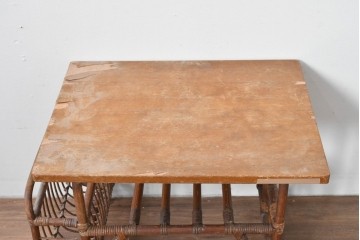 和製ヴィンテージ　籐(ラタン)　マガジンラック付き!自然素材ならではのあたたかみを感じるサイドテーブル　(R-085176)