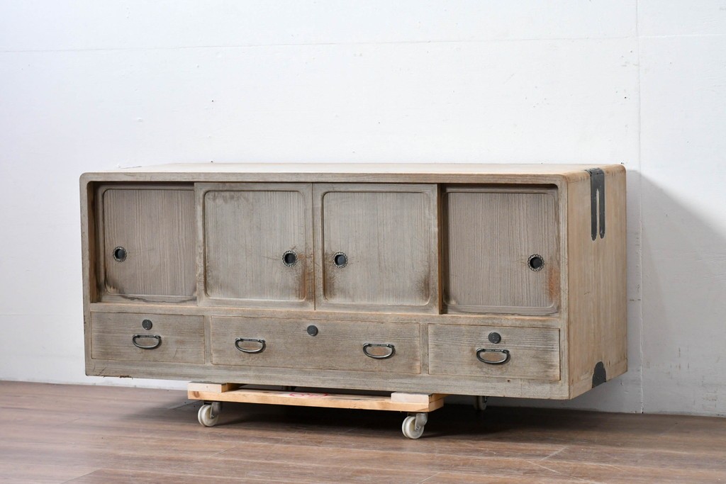 和製ヴィンテージ　味わい深い風合いの桐箪笥ローボード　(R-085177)