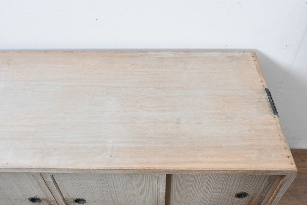 和製ヴィンテージ　味わい深い風合いの桐箪笥ローボード　(R-085177)