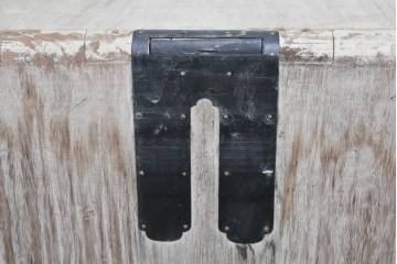 和製ヴィンテージ　味わい深い風合いの桐箪笥ローボード　(R-085177)