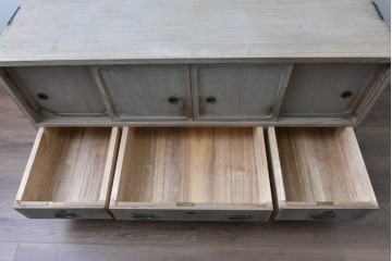 和製ヴィンテージ　味わい深い風合いの桐箪笥ローボード　(R-085177)