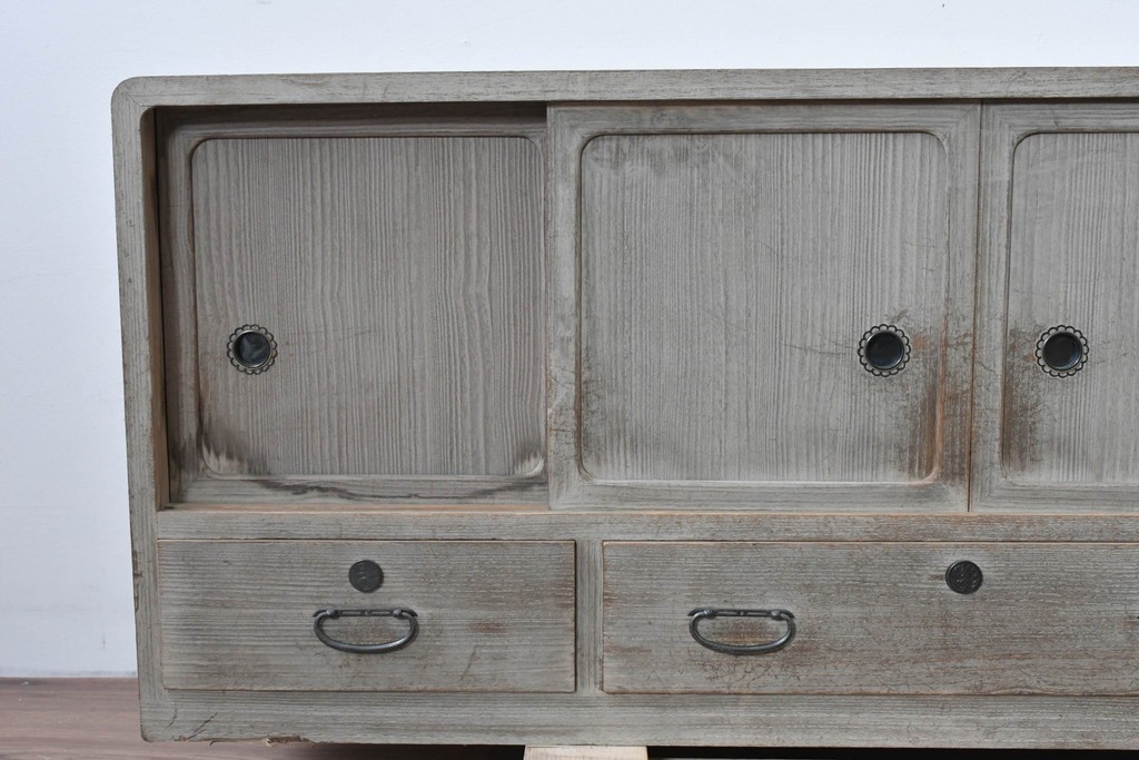 和製ヴィンテージ　味わい深い風合いの桐箪笥ローボード　(R-085177)