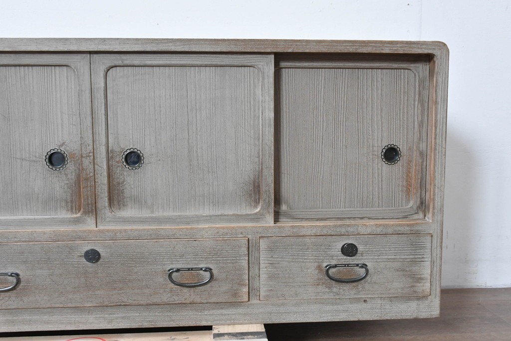 和製ヴィンテージ　味わい深い風合いの桐箪笥ローボード　(R-085177)