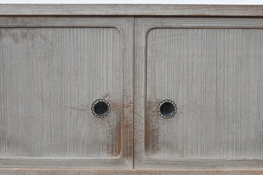 和製ヴィンテージ　味わい深い風合いの桐箪笥ローボード　(R-085177)