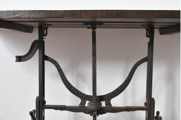 アメリカアンティーク　インダストリアル　フリッツ&ゲルデル　折り畳み式のメカニカルテーブル　(R-085178)