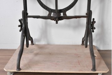 アメリカアンティーク　インダストリアル　フリッツ&ゲルデル　折り畳み式のメカニカルテーブル　(R-085178)