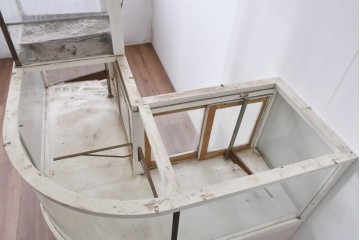 《ペイント仕上げ限定》　和製ヴィンテージ　タイル張りのデザインがレトロなたばこ屋さんのガラスケース　(R-085179)