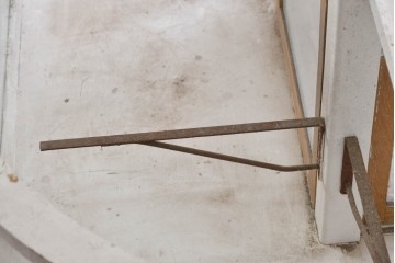 《ペイント仕上げ限定》　和製ヴィンテージ　タイル張りのデザインがレトロなたばこ屋さんのガラスケース　(R-085179)