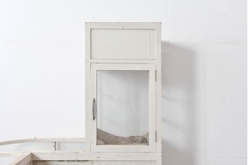 《ペイント仕上げ限定》　和製ヴィンテージ　タイル張りのデザインがレトロなたばこ屋さんのガラスケース　(R-085179)