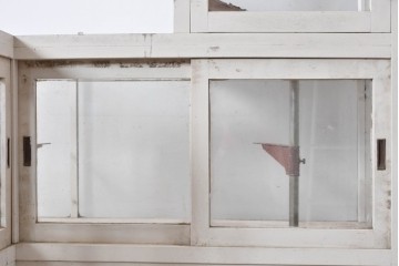 《ペイント仕上げ限定》　和製ヴィンテージ　タイル張りのデザインがレトロなたばこ屋さんのガラスケース　(R-085179)