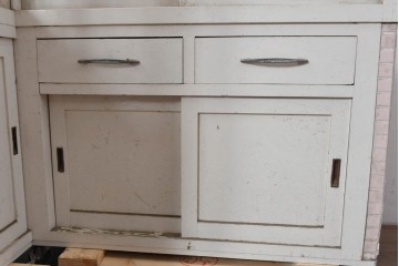 《ペイント仕上げ限定》　和製ヴィンテージ　タイル張りのデザインがレトロなたばこ屋さんのガラスケース　(R-085179)