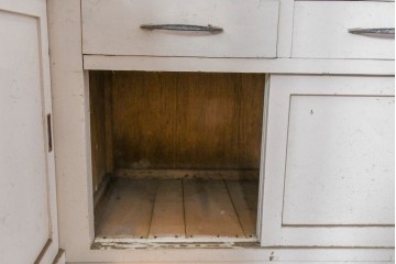 《ペイント仕上げ限定》　和製ヴィンテージ　タイル張りのデザインがレトロなたばこ屋さんのガラスケース　(R-085179)