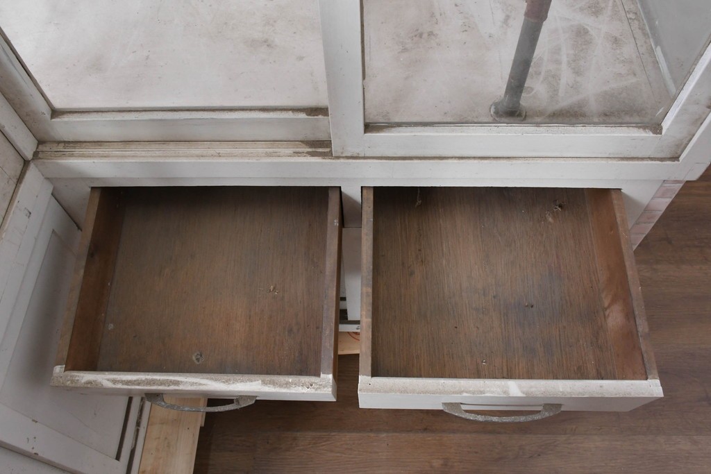 《ペイント仕上げ限定》　和製ヴィンテージ　タイル張りのデザインがレトロなたばこ屋さんのガラスケース　(R-085179)