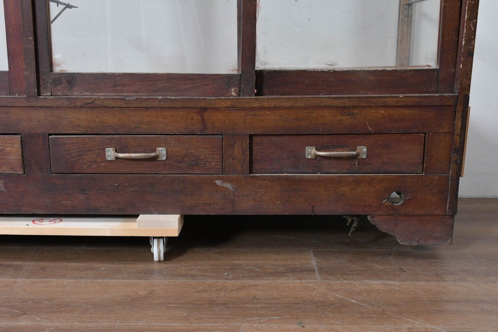 《ペイント仕上げ限定》　和製ヴィンテージ　ディスプレイと収納を兼ね備えた引き出し付きガラスケース　(R-085182)