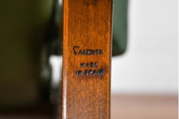 中古　超美品!!　スペイン製　バロッサバレンティ(VARO,S.A. VALENTI)　本革　深みのあるグリーンレザーが魅力!!英国クラシック調のアームチェアとオットマンのセット　セット定価約51万円相当　(R-085183)