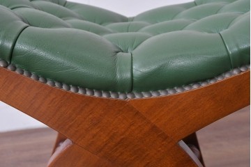 中古　超美品!!　スペイン製　バロッサバレンティ(VARO,S.A. VALENTI)　本革　深みのあるグリーンレザーが魅力!!英国クラシック調のアームチェアとオットマンのセット　セット定価約51万円相当　(R-085183)