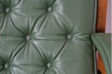 中古　超美品!!　スペイン製　バロッサバレンティ(VARO,S.A. VALENTI)　本革　深みのあるグリーンレザーが魅力!!英国クラシック調のアームチェアとオットマンのセット　セット定価約51万円相当　(R-085183)