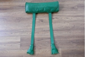 中古　超美品!!　スペイン製　バロッサバレンティ(VARO,S.A. VALENTI)　本革　深みのあるグリーンレザーが魅力!!英国クラシック調のアームチェアとオットマンのセット　セット定価約51万円相当　(R-085183)