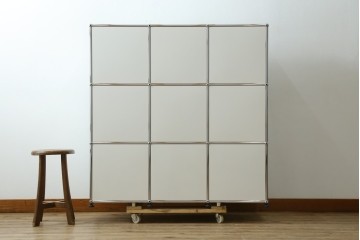 中古　美品　スイス　USMハラー(USM Haller)　ホームオフィスにもおすすめなスッキリとしたデザインの3段シェルフ　定価約36万7千円　(R-085185)