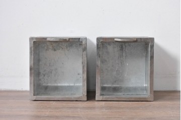 和製アンティーク　駄菓子屋さんで使われていたレトロなブリキ製ショーケース2個セット　(R-085187)