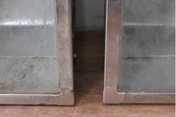 和製アンティーク　駄菓子屋さんで使われていたレトロなブリキ製ショーケース2個セット　(R-085187)