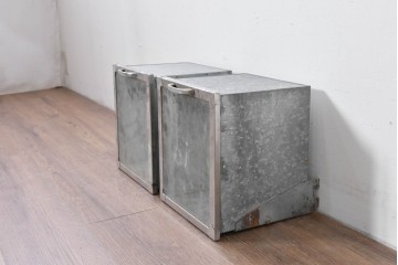 和製アンティーク　駄菓子屋さんで使われていたレトロなブリキ製ショーケース2個セット　(R-085187)