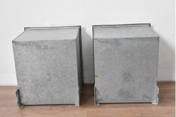 和製アンティーク　駄菓子屋さんで使われていたレトロなブリキ製ショーケース2個セット　(R-085187)