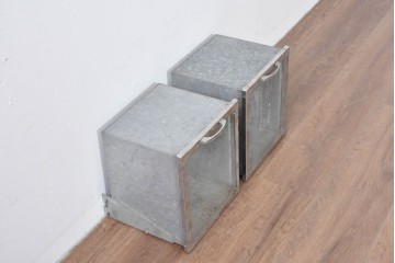 和製アンティーク　駄菓子屋さんで使われていたレトロなブリキ製ショーケース2個セット　(R-085187)