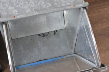 和製アンティーク　駄菓子屋さんで使われていたレトロなブリキ製ショーケース2個セット　(R-085187)