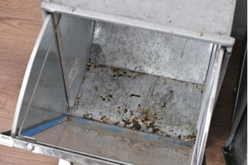 和製アンティーク　駄菓子屋さんで使われていたレトロなブリキ製ショーケース2個セット　(R-085187)