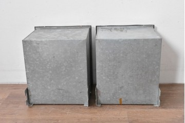 和製アンティーク　駄菓子屋さんで使われていたレトロなブリキ製ショーケース2個セット　(R-085188)