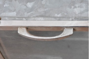 和製アンティーク　駄菓子屋さんで使われていたレトロなブリキ製ショーケース2個セット　(R-085188)