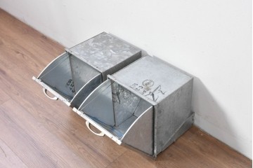 和製アンティーク　駄菓子屋さんで使われていたレトロなブリキ製ショーケース2個セット　(R-085188)