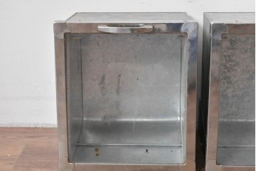 和製アンティーク　駄菓子屋さんで使われていたレトロなブリキ製ショーケース2個セット　(R-085188)