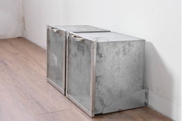 和製アンティーク　駄菓子屋さんで使われていたレトロなブリキ製ショーケース2個セット　(R-085188)