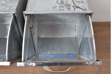 和製アンティーク　駄菓子屋さんで使われていたレトロなブリキ製ショーケース2個セット　(R-085188)