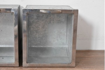 和製アンティーク　駄菓子屋さんで使われていたレトロなブリキ製ショーケース2個セット　(R-085188)