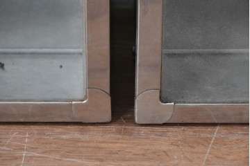 和製アンティーク　駄菓子屋さんで使われていたレトロなブリキ製ショーケース2個セット　(R-085188)